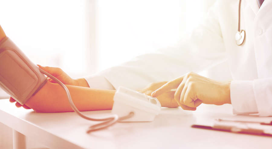 preeclamptic-women-measure-blood-pressure